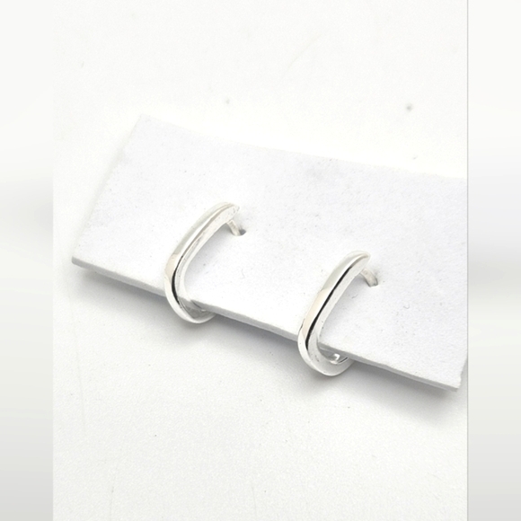 EVRY JEWELS Marla Square Up Silver Hoop Earrings - Picture 1 of 4